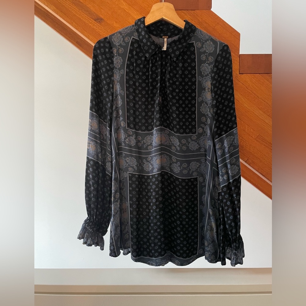 Free People // Long, soft tunic with ruffle sleeve and keyhole neckline